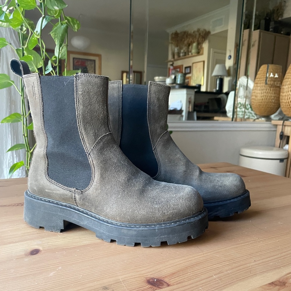 Vagabond Cosmo Chelsea Boot Suede in Women’s 8.5
